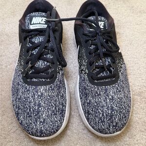 Used Nike Women’s Flex Contact Black and White Sneakers